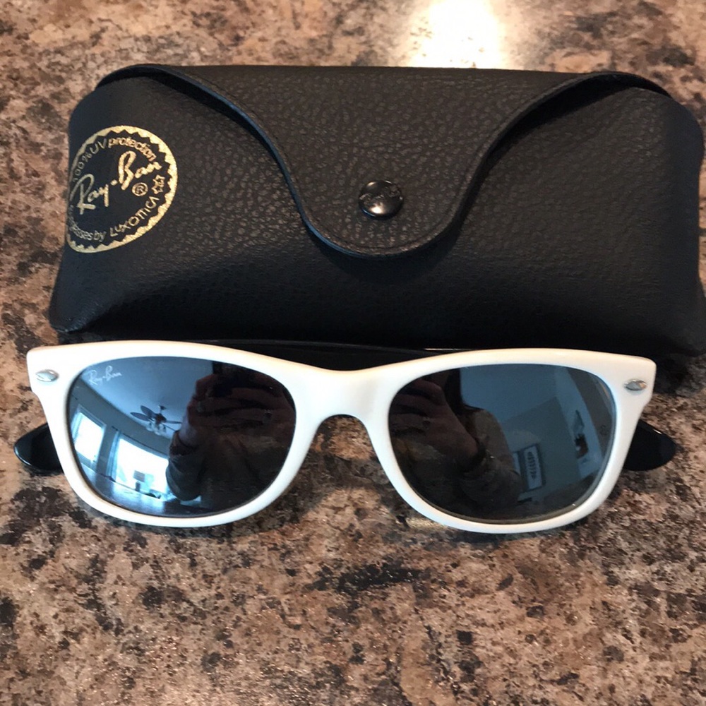 Ray-Ban Wayfarer Sunglasses with case